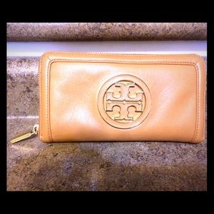 💯% Authentic Tory Burch Amanda Continental Wallet