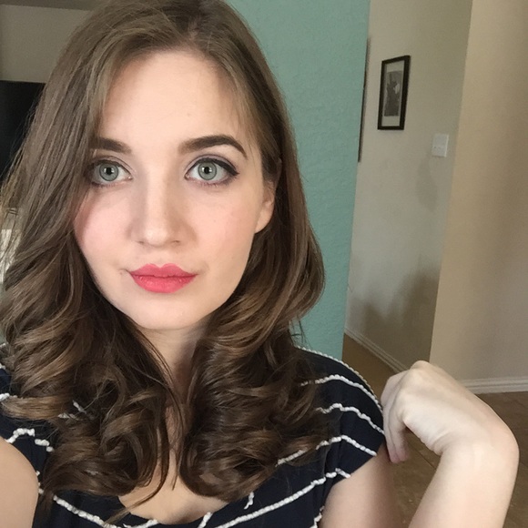 Meet your Posher, Claire