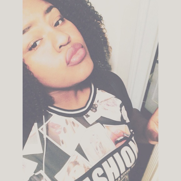 Meet your Posher, Naeja