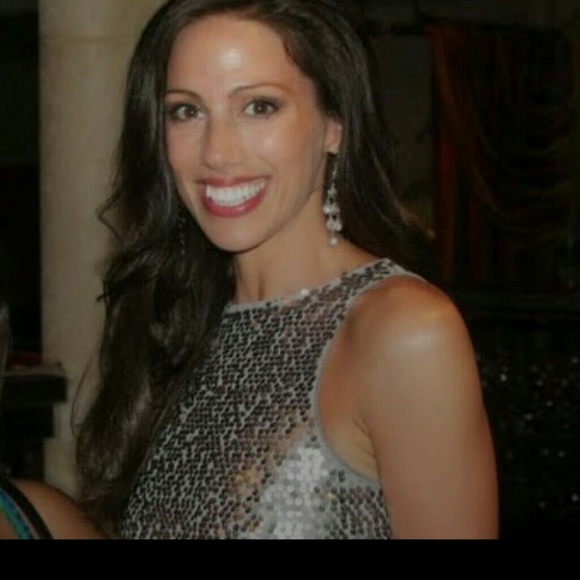 Meet your Posher, Cindy - Picture 2 of 3