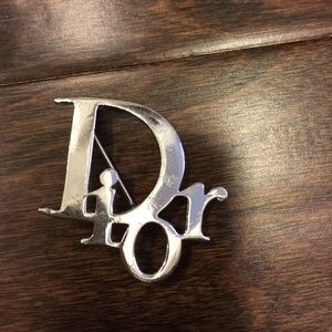 Dior pin
