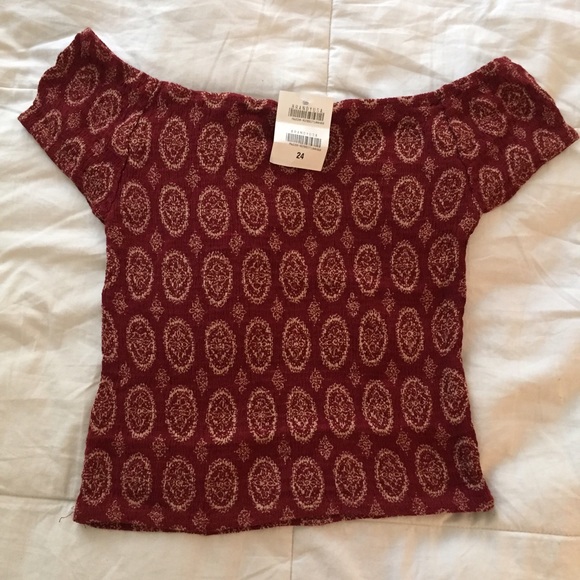 BRANDY MELVILLE OFF THE SHOULDER TOP❤️❤️