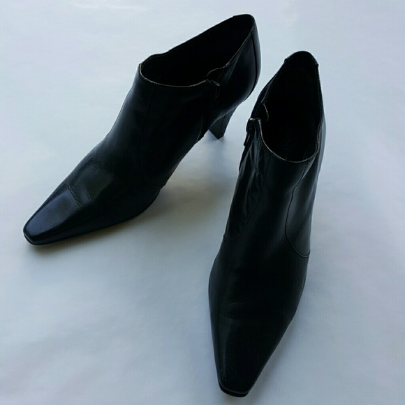 Pretty Black Leather Shoe Boot