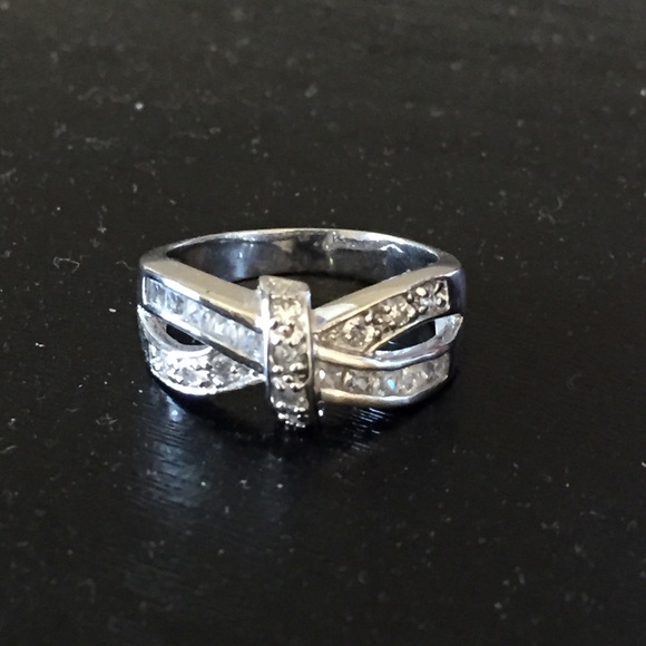Silver ribbon ring