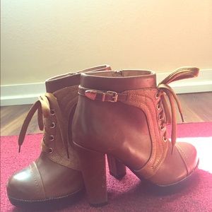 *NEW* Peanut butter stack heels