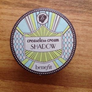 Benefit creaseless cream Eyeshadow. No Pressure