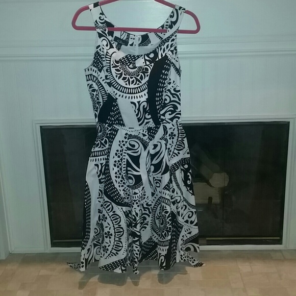 Dress - Picture 2 of 2