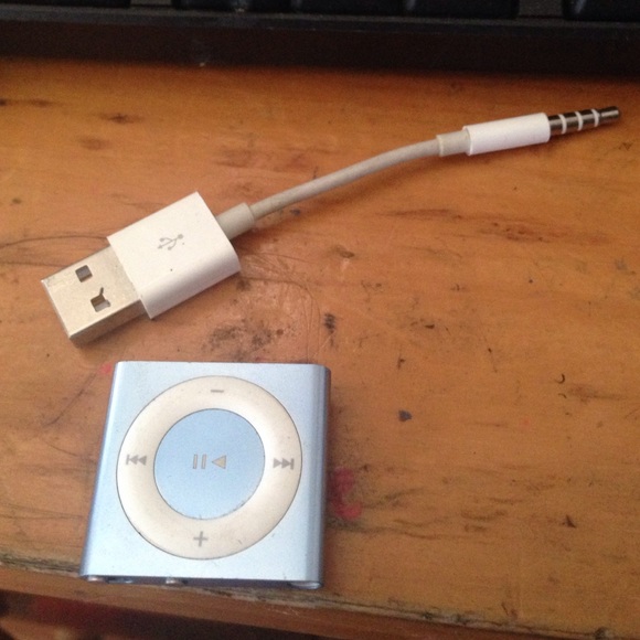 Small blue square iPod - Picture 1 of 1