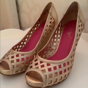 NEW Lilly Pulitzer Gold Wedges