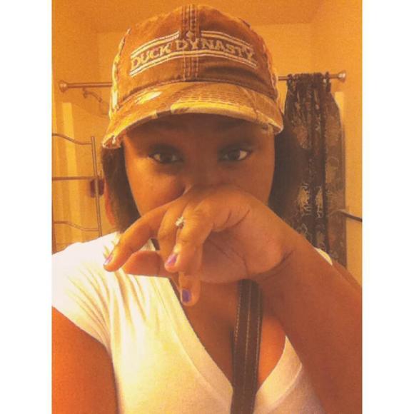 Meet your Posher, Tiora