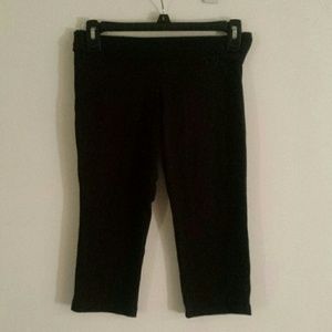 Black yoga capri