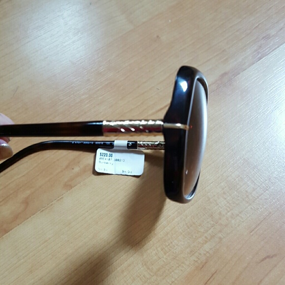 Authentic Burberry sunnies - Picture 2 of 4