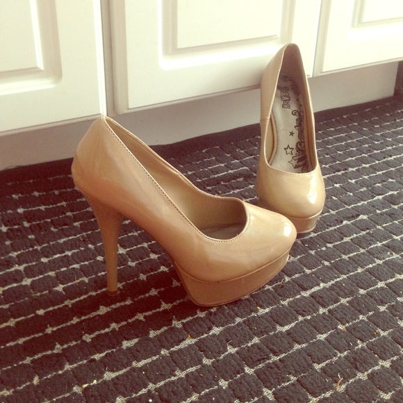 Brash Tan Pumps!