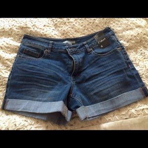 Cute denim shorts!