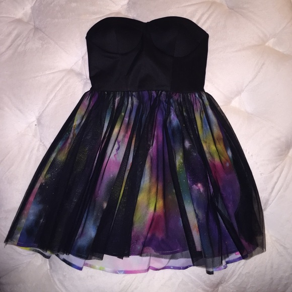 Short black strapless dress