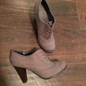 Stylish Oxford Pumps