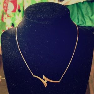 Hold and stone necklace