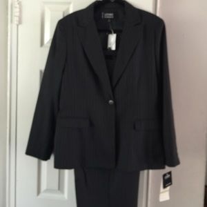 Women's pant suit