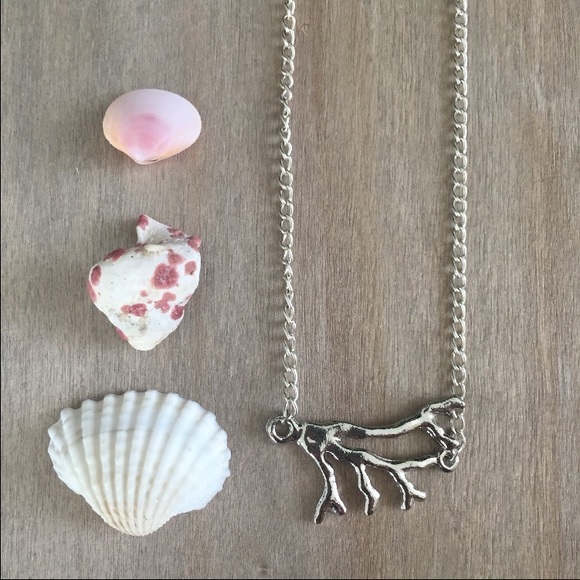 The reef silver necklace