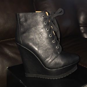 Black wedge lace up bottie