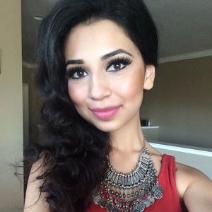 Meet your Posher, Rayana