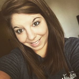 Meet your Posher, Kayla