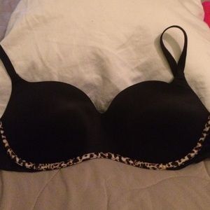 Victoria's Secret black wireless padded bra 36C