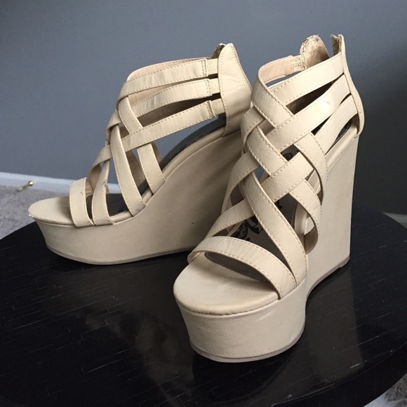 Beige/Tan wedges