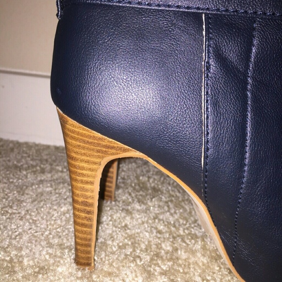 Colin Stuart Booties. - Picture 3 of 3