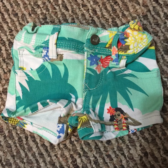Teenie Wahine Roxy 6-9 Months Hula Girl Shorts!