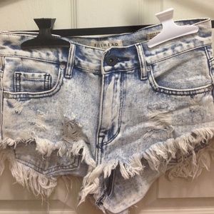 High Waisted Shorts 👽