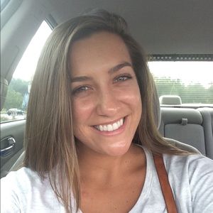 Meet your Posher, Elise