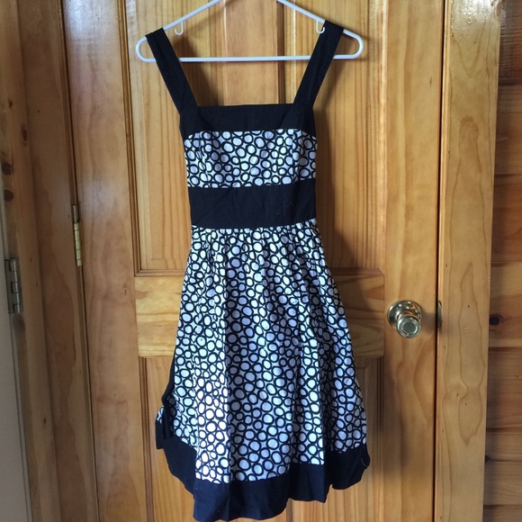 Black and white dress size 3