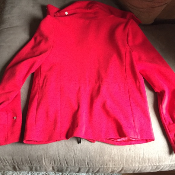 Red jacket - Picture 2 of 2