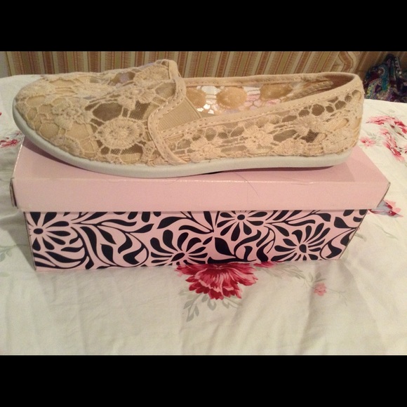 Flats - Picture 2 of 2