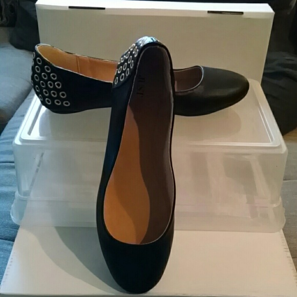 JustFab Size 8 Preslee Black Flats - Picture 1 of 2