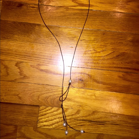 Leather pearl necklace