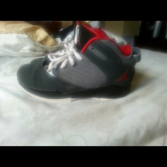Boys jordans 2Y