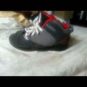 Boys jordans 2Y