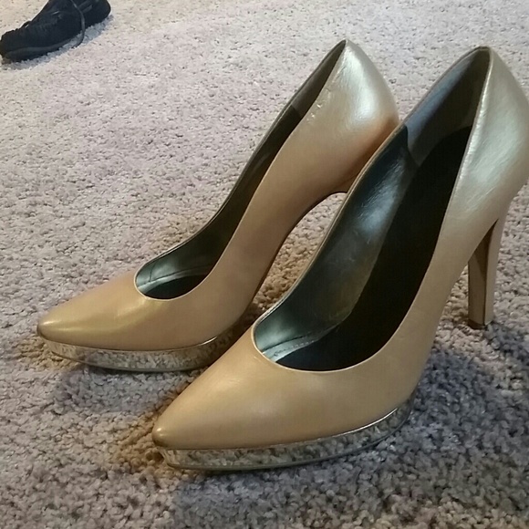 Gold pumps