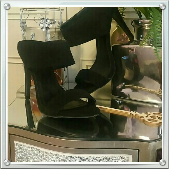 Sexy black Forever 21 heels!!
