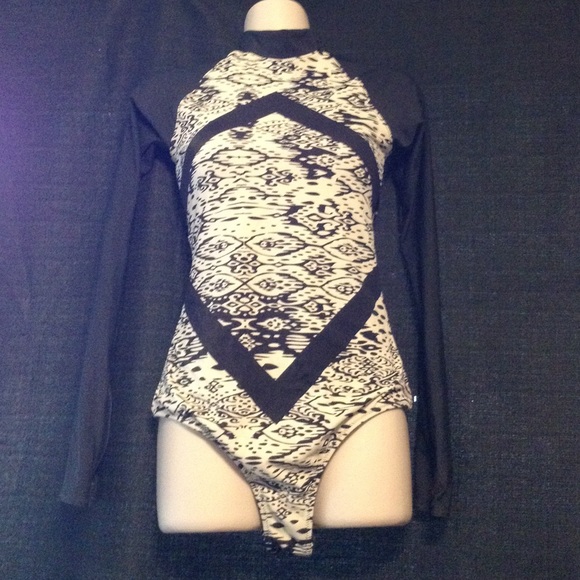 Long sleeve one piece bathing suit bikini