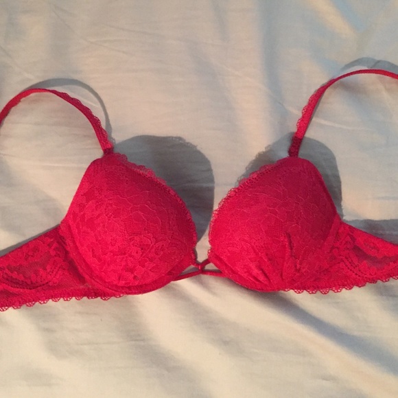 Victoria's Secret ultra push-up! Go from A to C - Picture 1 of 4