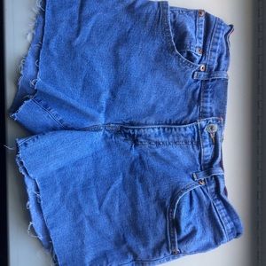 Highwaitsed levi shorts