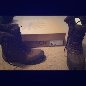 UGG Adirondack boots - rare textile