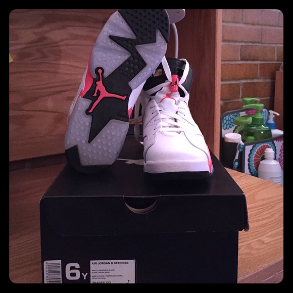 Jordan Shoes - Air Jordan 6 White Infared, size 7 in women's (6Y)