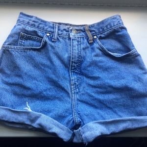 Highwaisted levi shorts