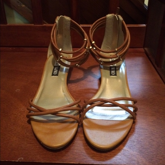 NWOT Tan Brown Sandals with studs