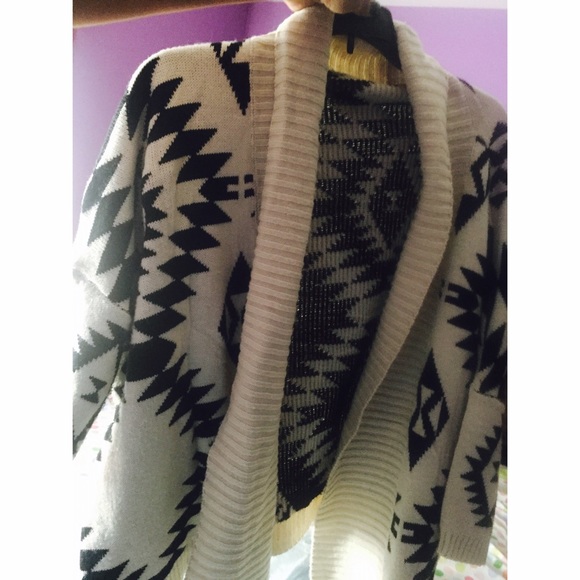 Aztec Cardigan - Picture 1 of 2