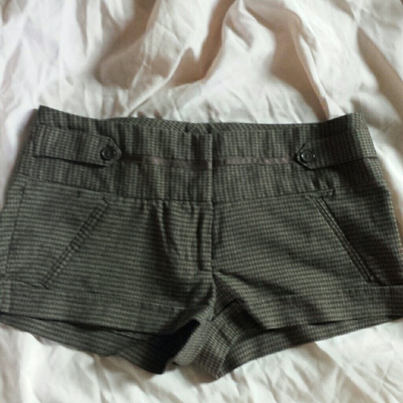 Shorts size small Forever 21.